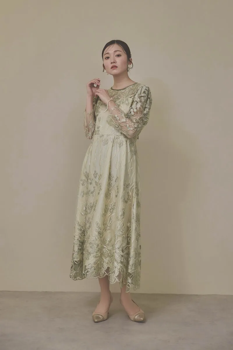 カーキのボリュームスリーブ刺繍ドレス