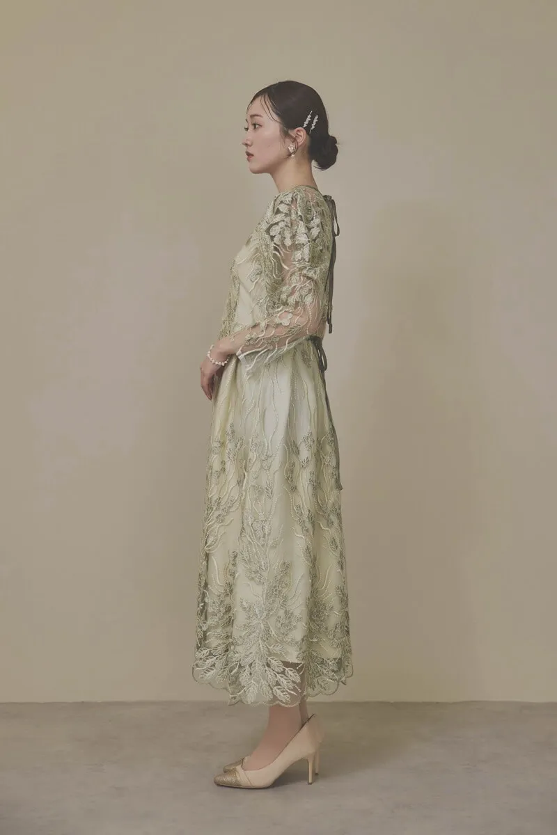 カーキのボリュームスリーブ刺繍ドレス