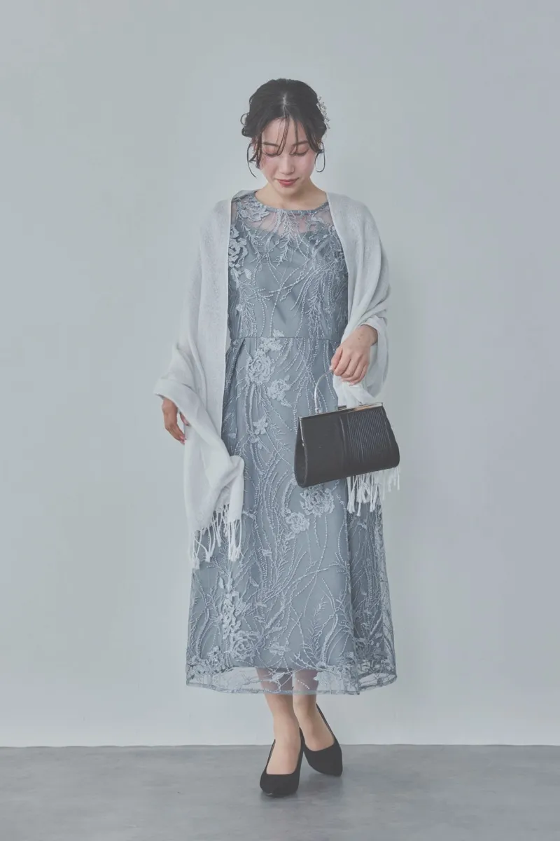 ブルーグレーのエンブロイダリーチュールドレス