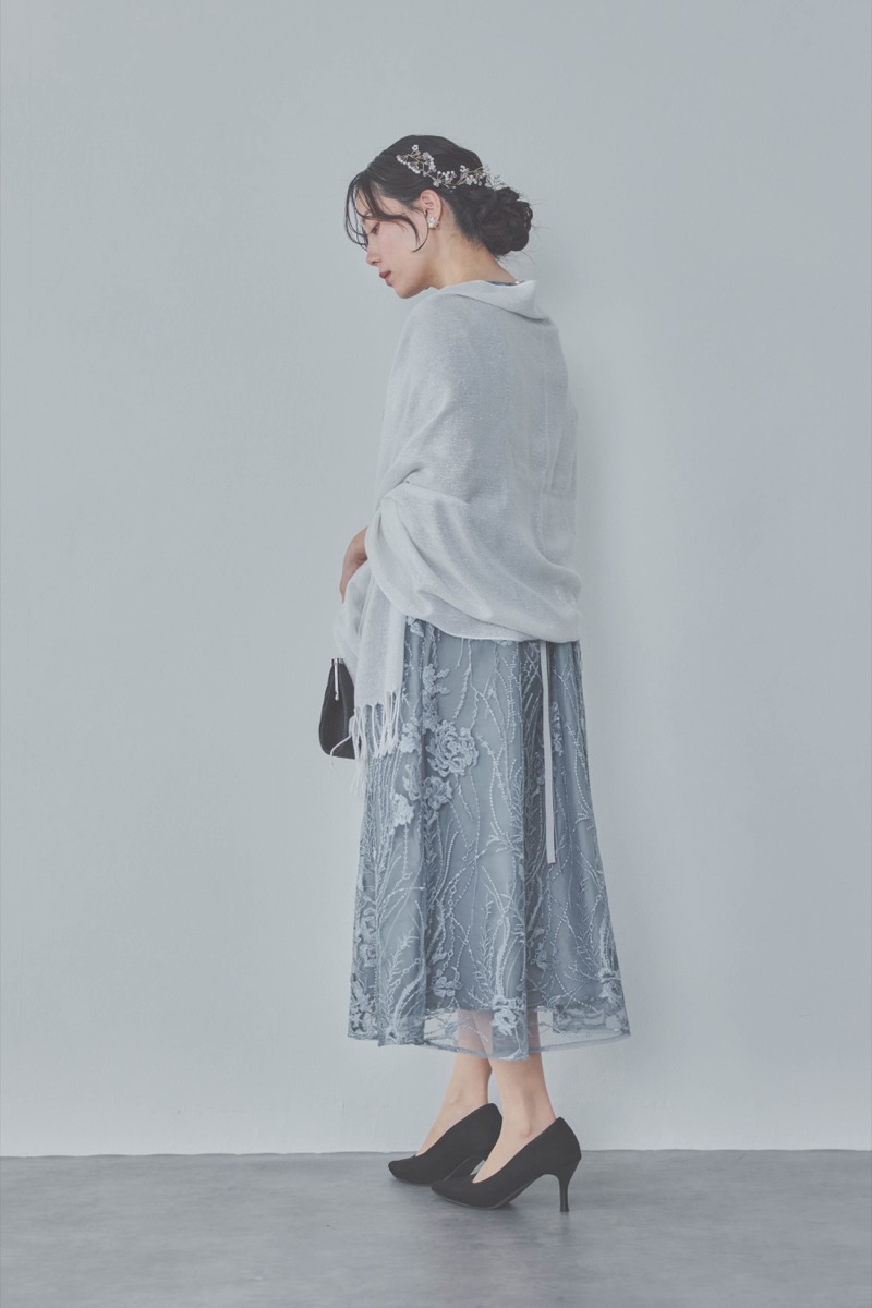 ブルーグレーのエンブロイダリーチュールドレス