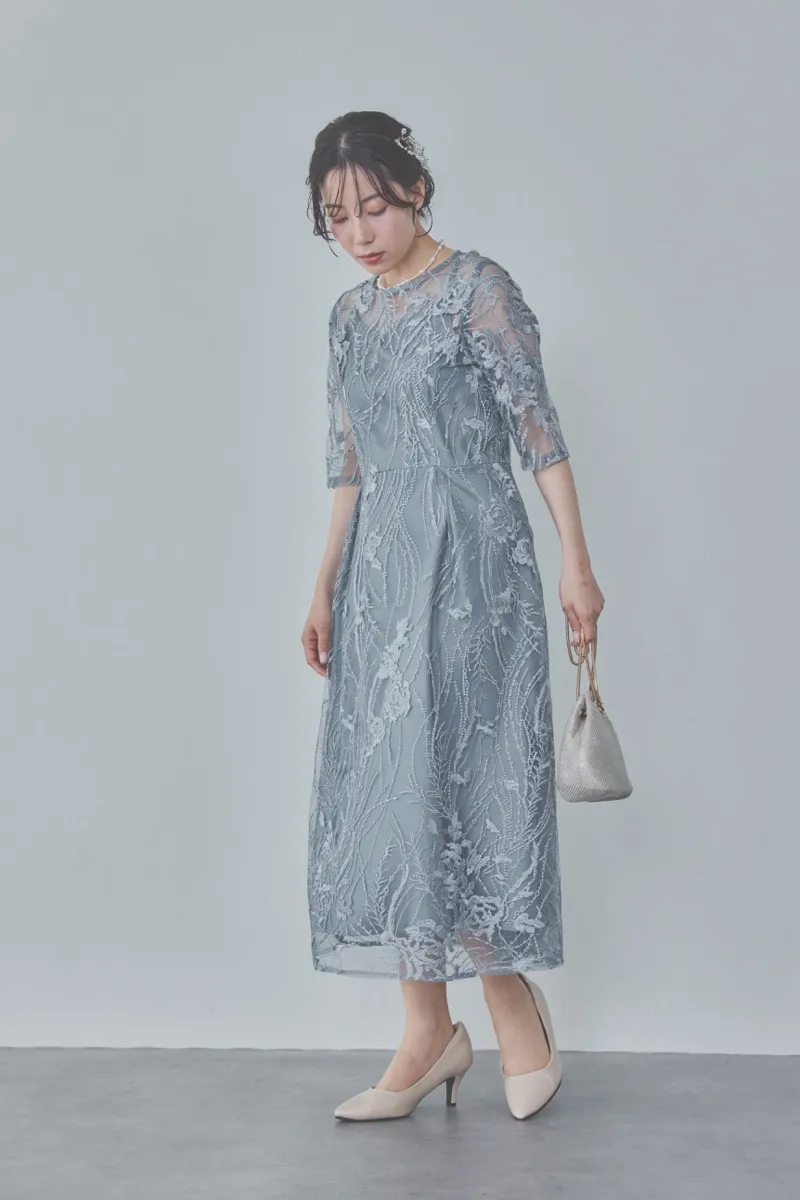 ブルーグレーのエンブロイダリーチュールドレス