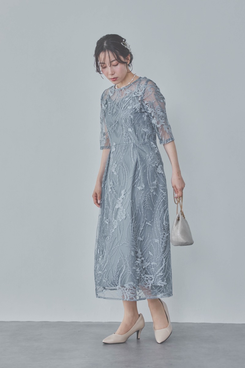 ブルーグレーのエンブロイダリーチュールドレス