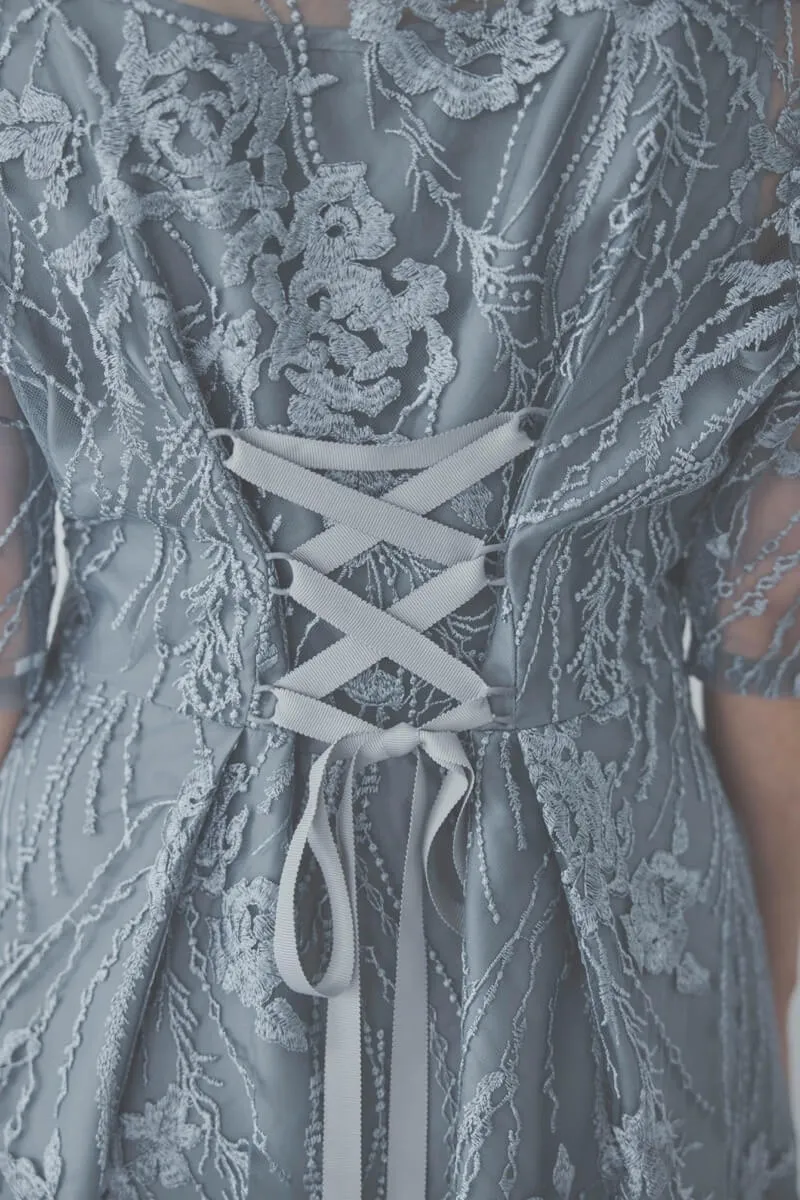 ブルーグレーのエンブロイダリーチュールドレス