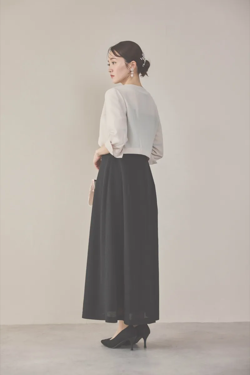 ブラックのレースコンビカットプリーツドレス