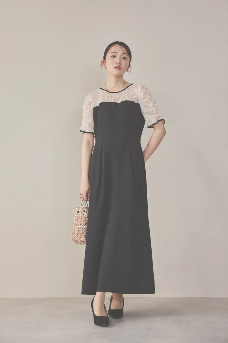 ブラックのレースコンビカットプリーツドレス