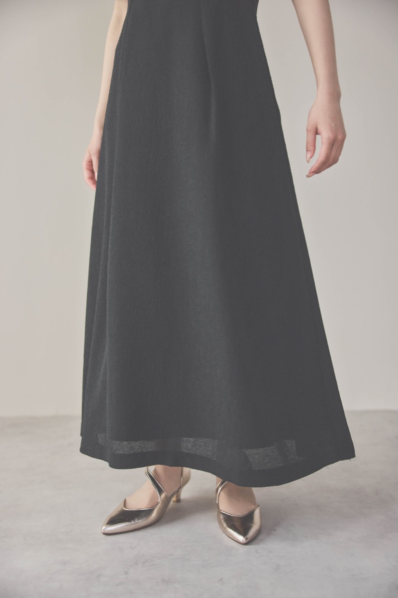 ブラックのレースコンビカットプリーツドレス