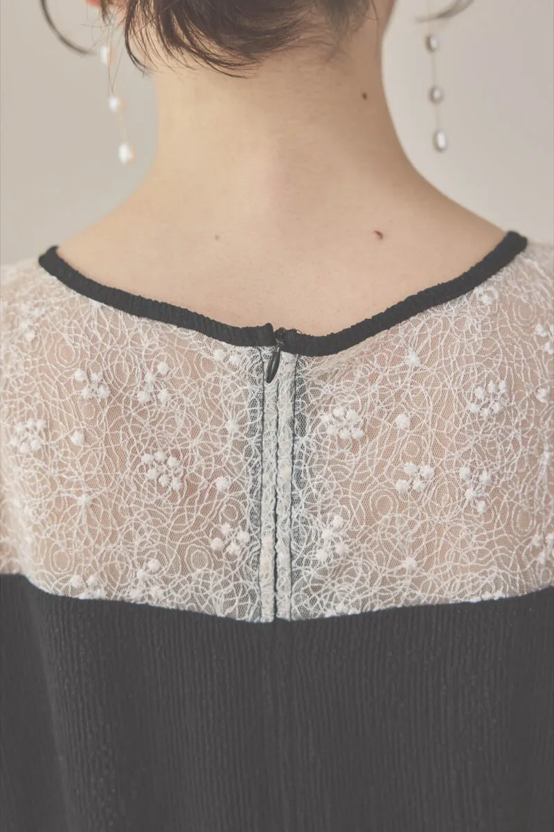 ブラックのレースコンビカットプリーツドレス