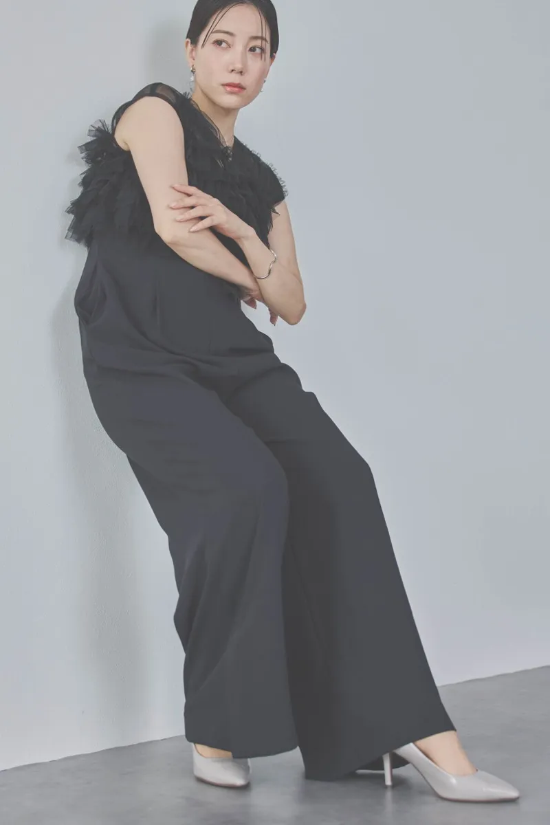 ブラックのチュールフリルオールインワンドレス