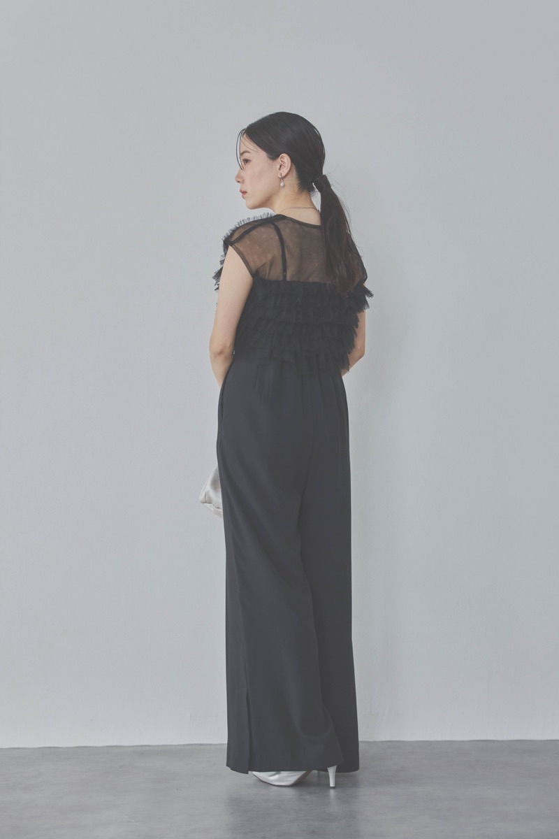 ブラックのチュールフリルオールインワンドレス
