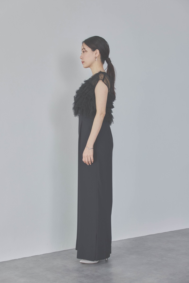 ブラックのチュールフリルオールインワンドレス