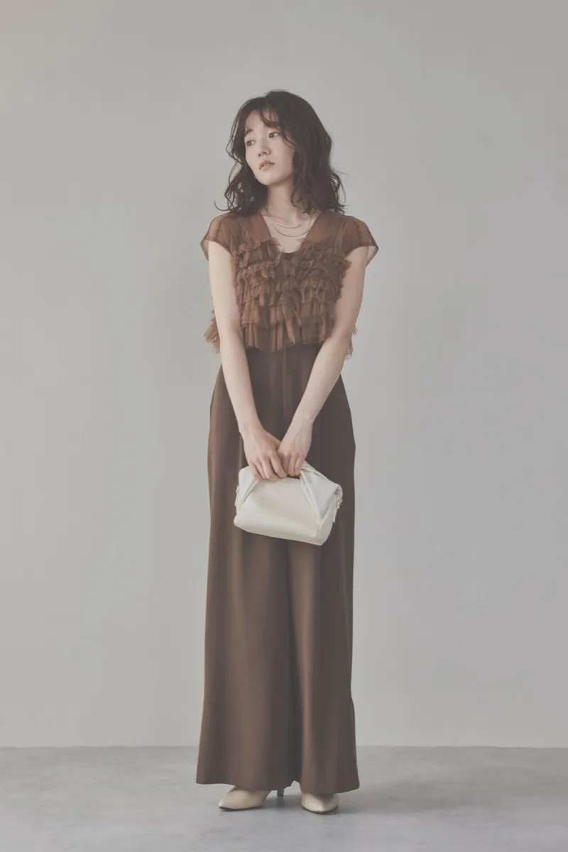 ブラウンのチュールフリルオールインワンドレス