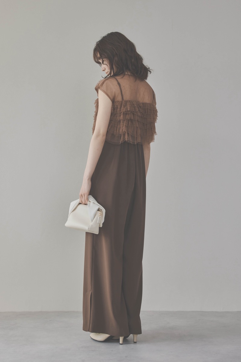 ブラウンのチュールフリルオールインワンドレス