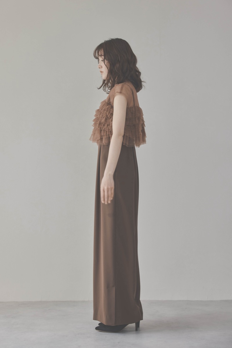 ブラウンのチュールフリルオールインワンドレス