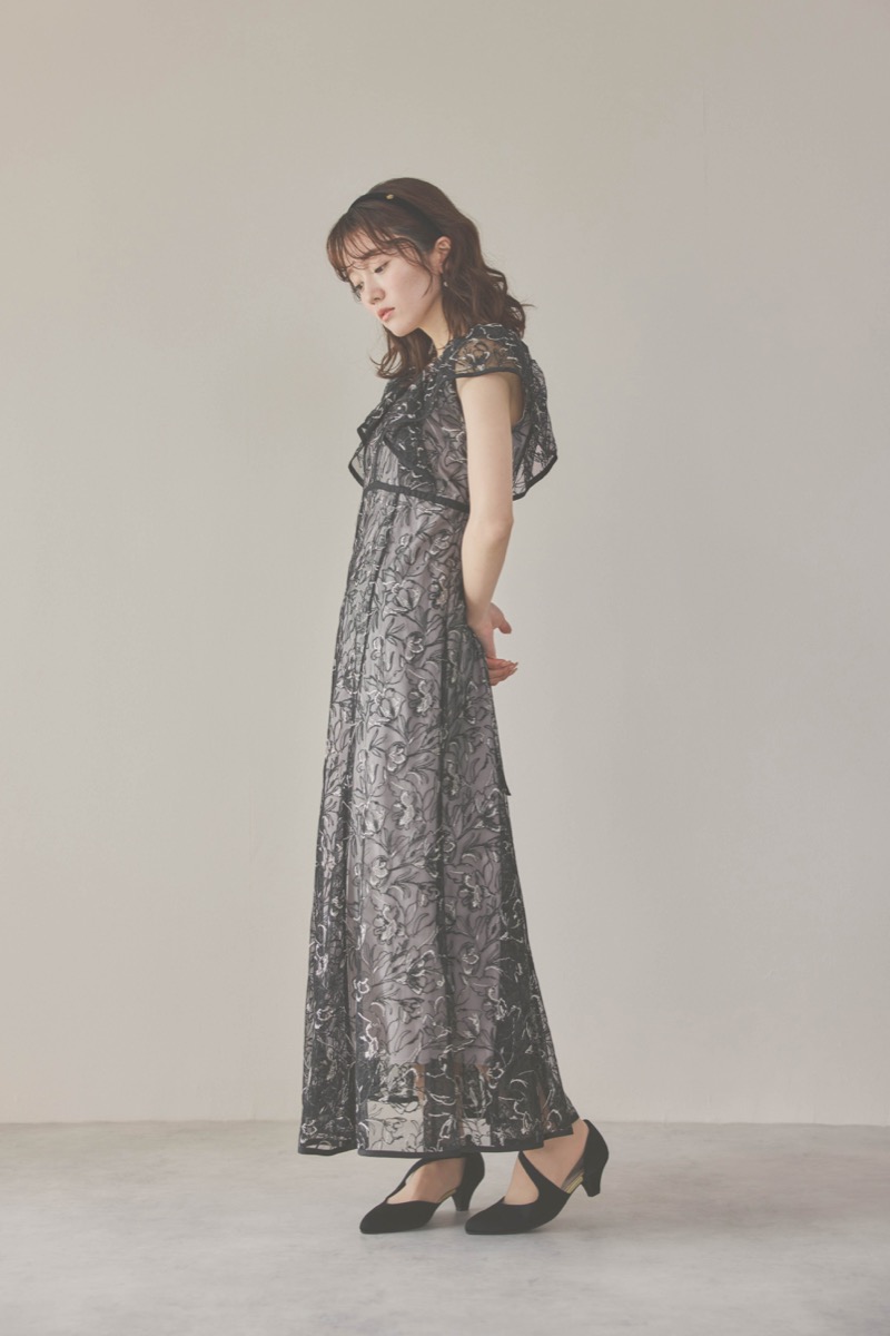 ブラックのチュール刺繍マーメイドドレス