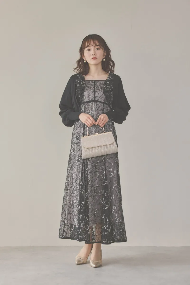 ブラックのチュール刺繍マーメイドドレス