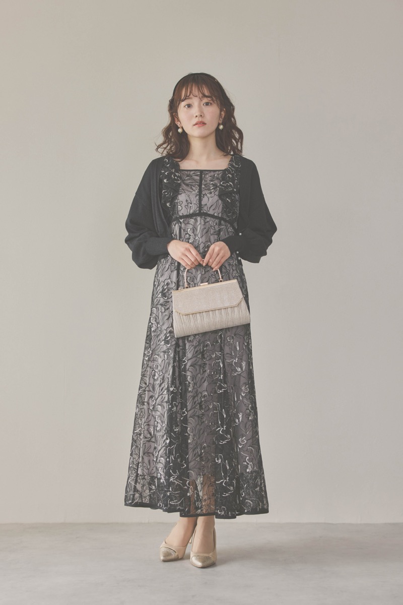 ブラックのチュール刺繍マーメイドドレス