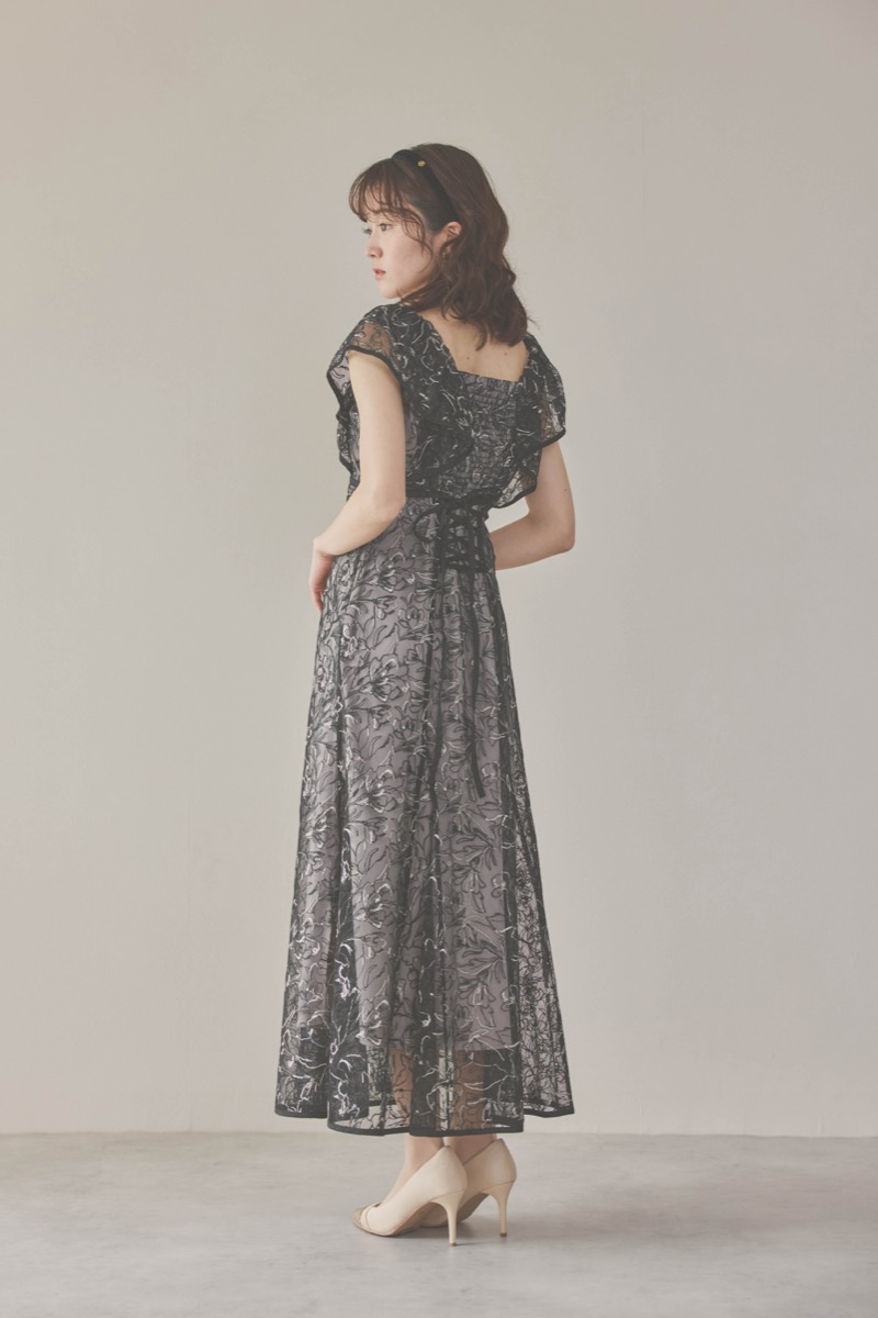 ブラックのチュール刺繍マーメイドドレス