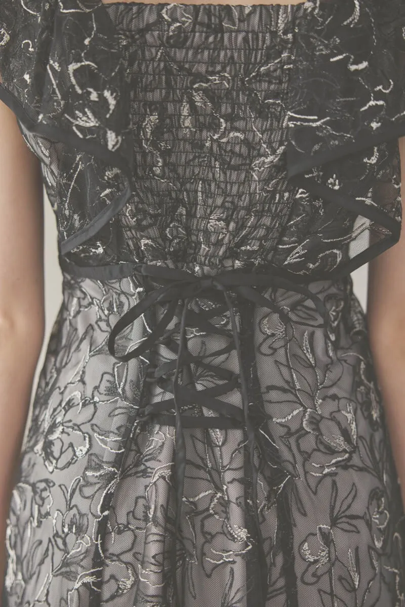 ブラックのチュール刺繍マーメイドドレス