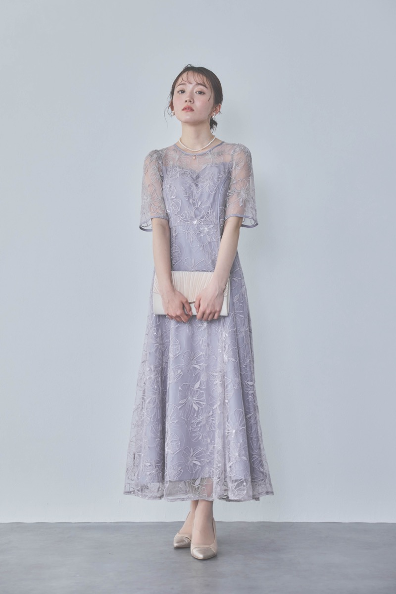 ラベンダーのビオラモチーフ刺繍ドレス