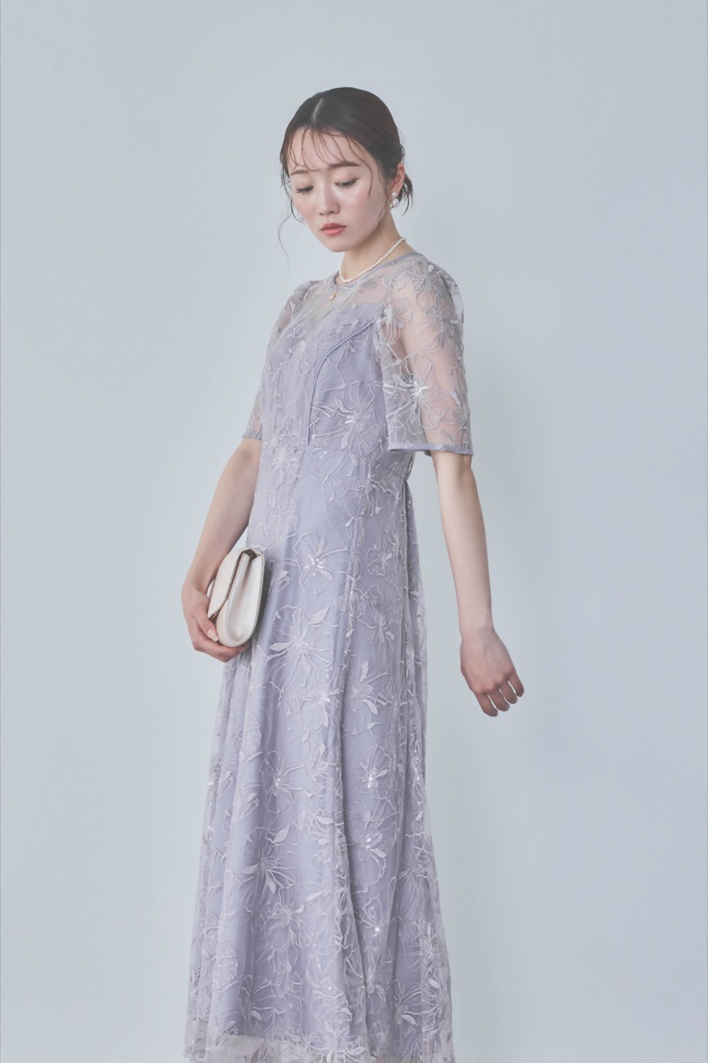 ラベンダーのビオラモチーフ刺繍ドレス