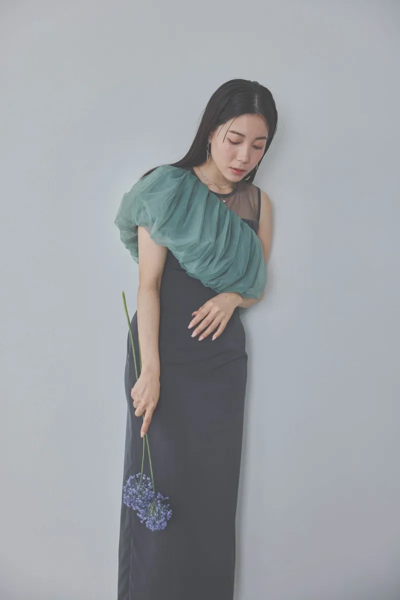 チャコールグレーのオフショルボレロIラインドレス