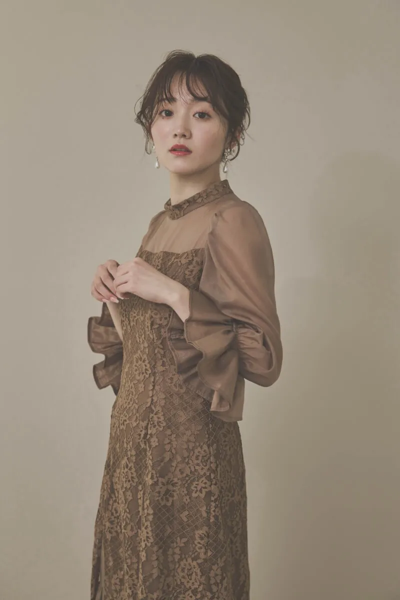 モカのシャーリングスリーブ花柄レースドレス