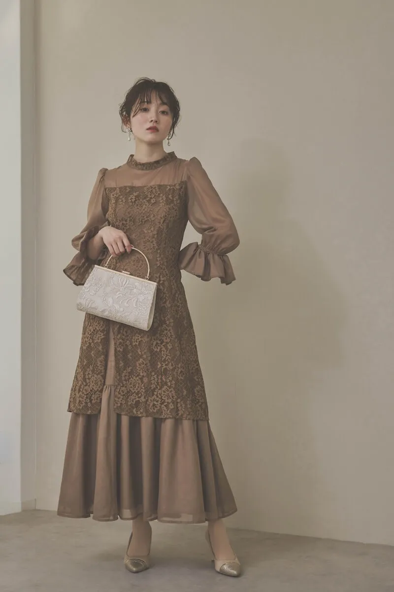 モカのシャーリングスリーブ花柄レースドレス