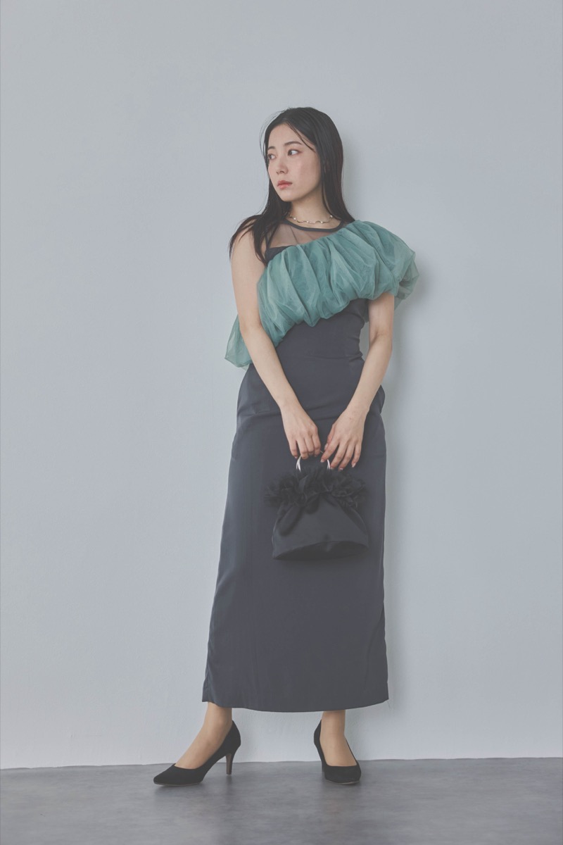 チャコールグレーのオフショルボレロIラインドレス