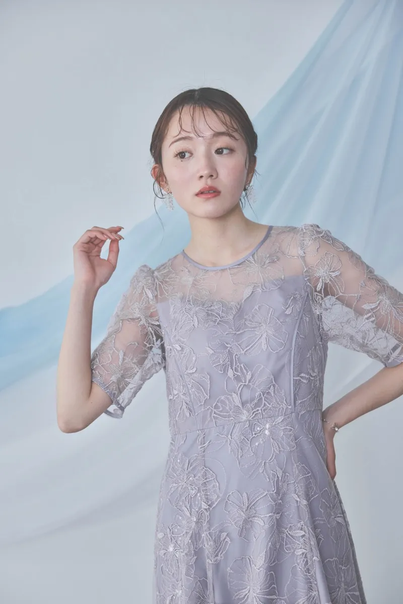 ラベンダーのビオラモチーフ刺繍ドレス