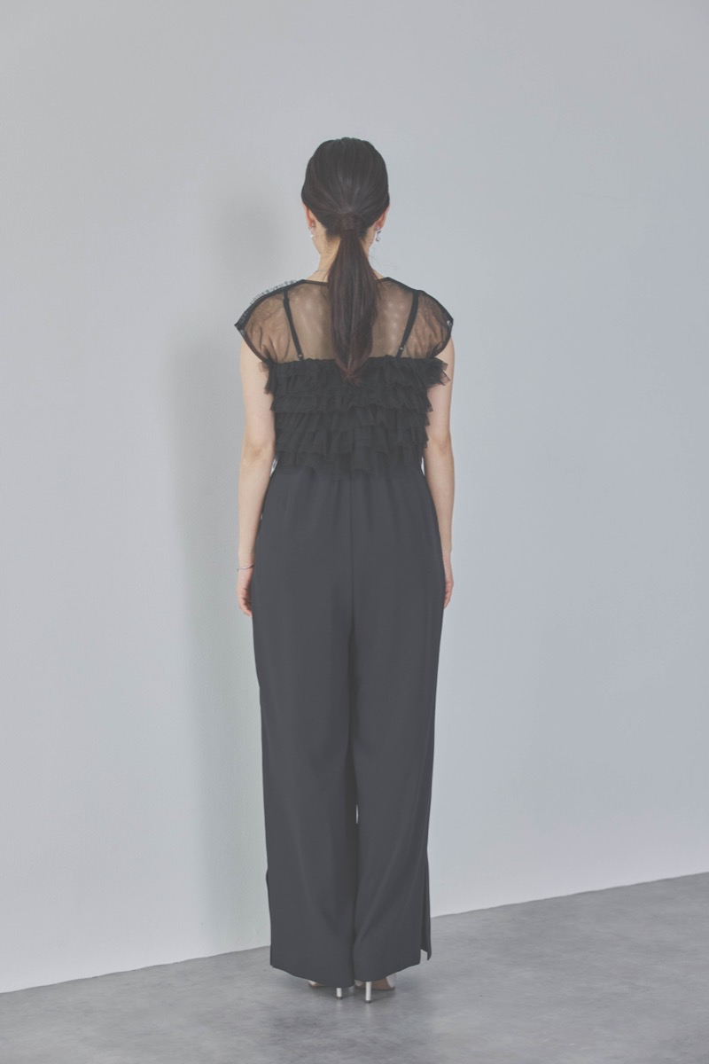 ブラックのチュールフリルオールインワンドレス