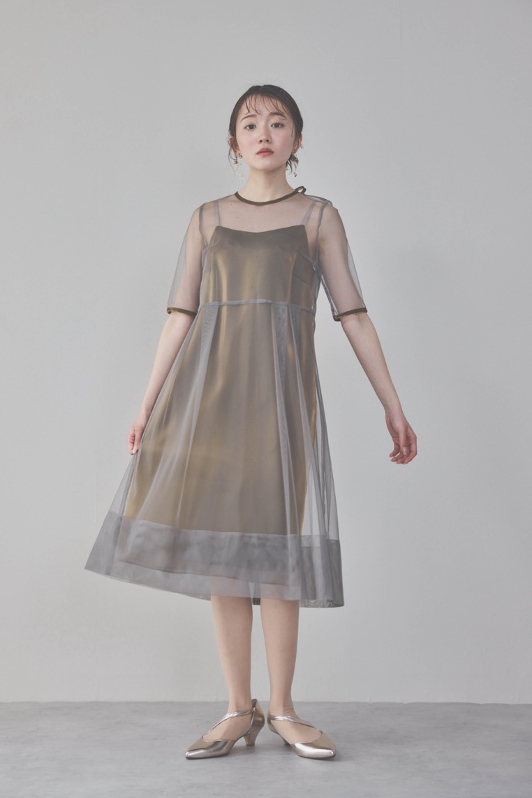 ブラウンのチュール×シャンブレードレス