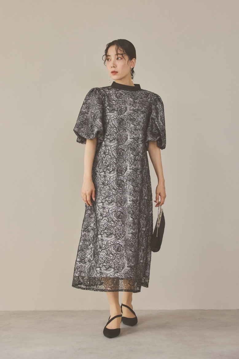 ブラックのボリュームスリーブスパンコールドレス