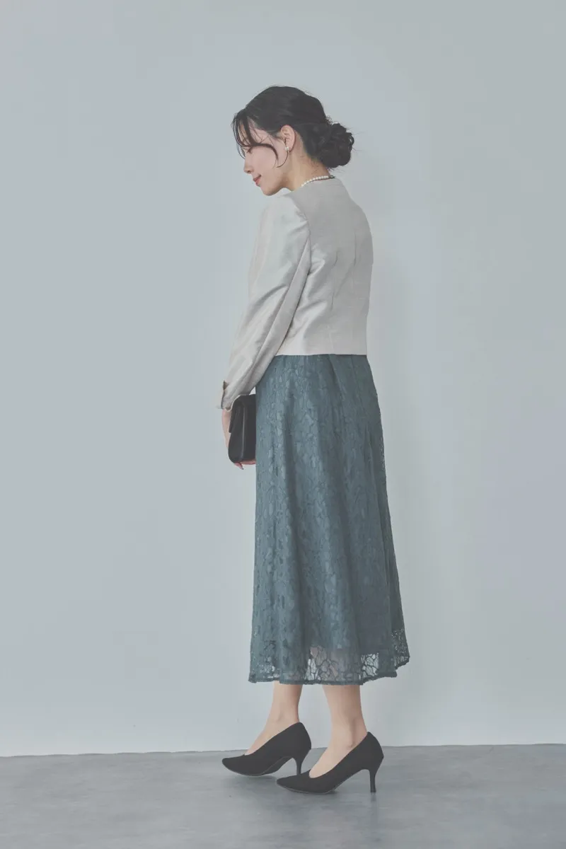 グリーンのフレアースリーブレースドレス