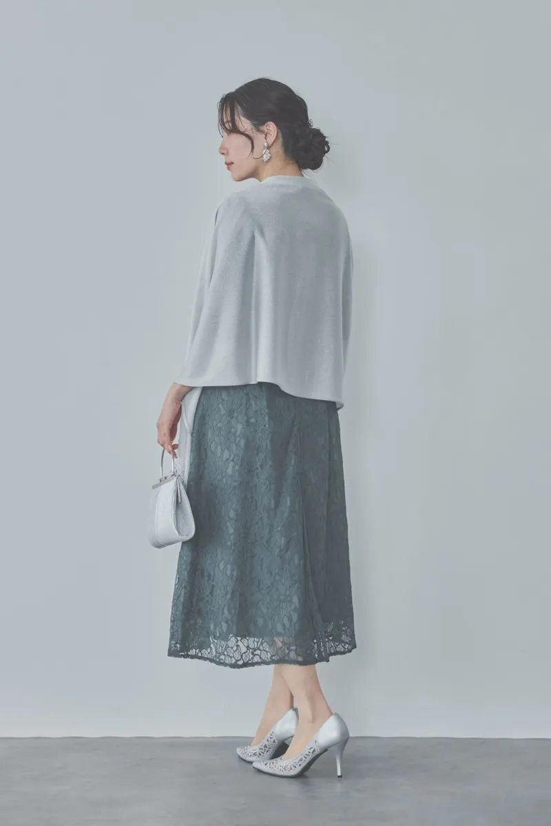 グリーンのフレアースリーブレースドレス