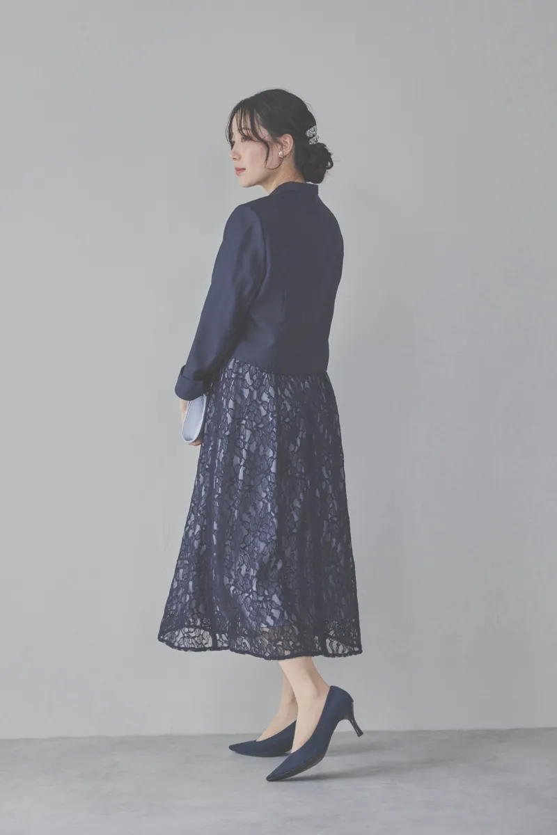 ネイビーのフレアスリーブレースドレス