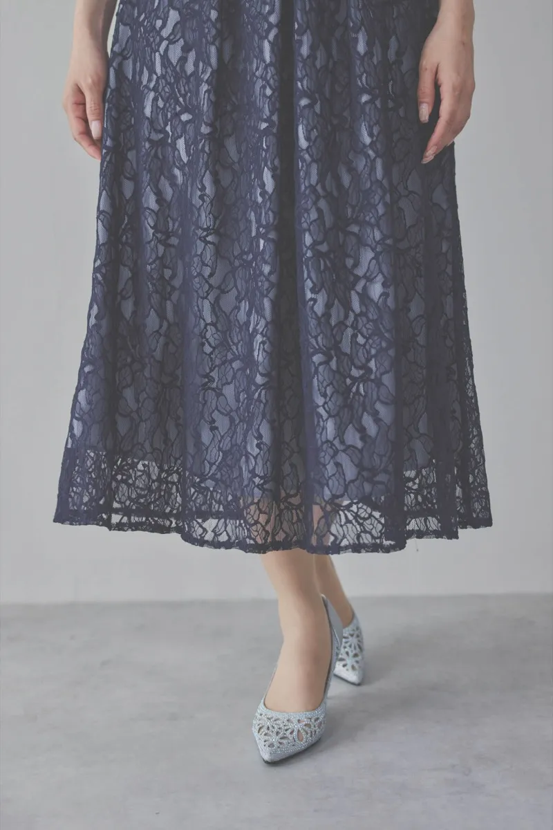 ネイビーのフレアスリーブレースドレス