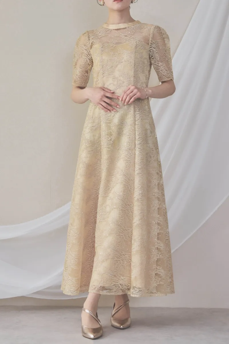 イエローのシャイニーエンブロイダリードレス