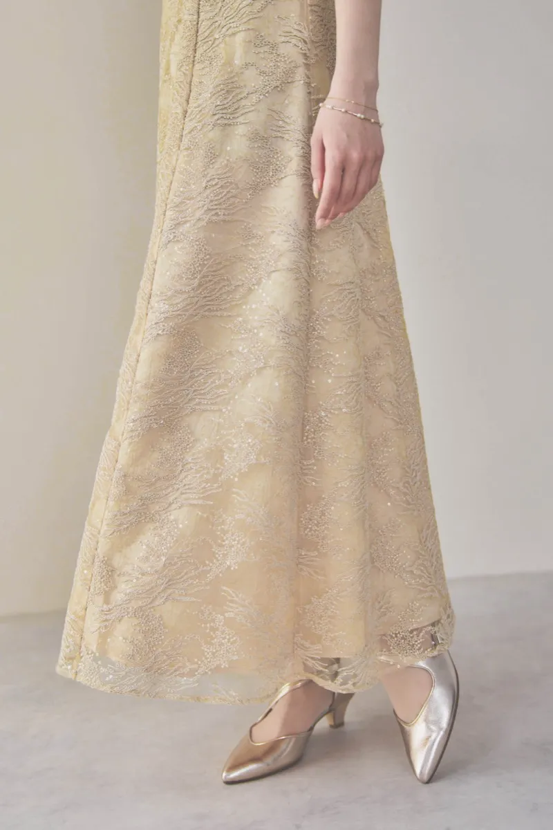 イエローのシャイニーエンブロイダリードレス