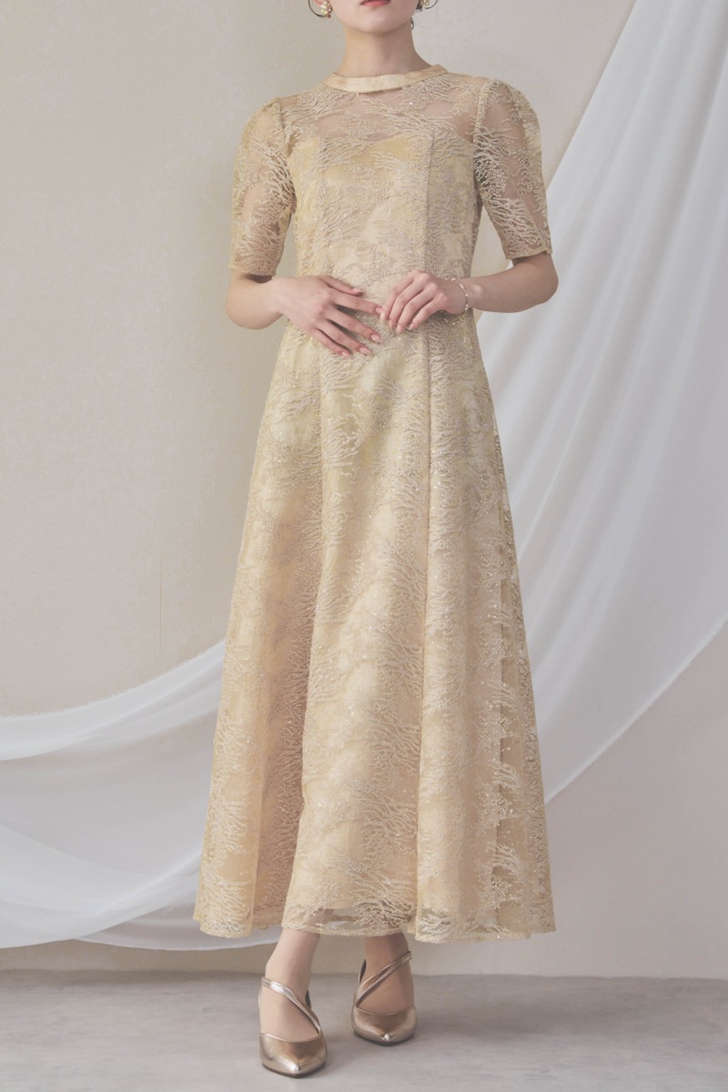 イエローのシャイニーエンブロイダリードレス