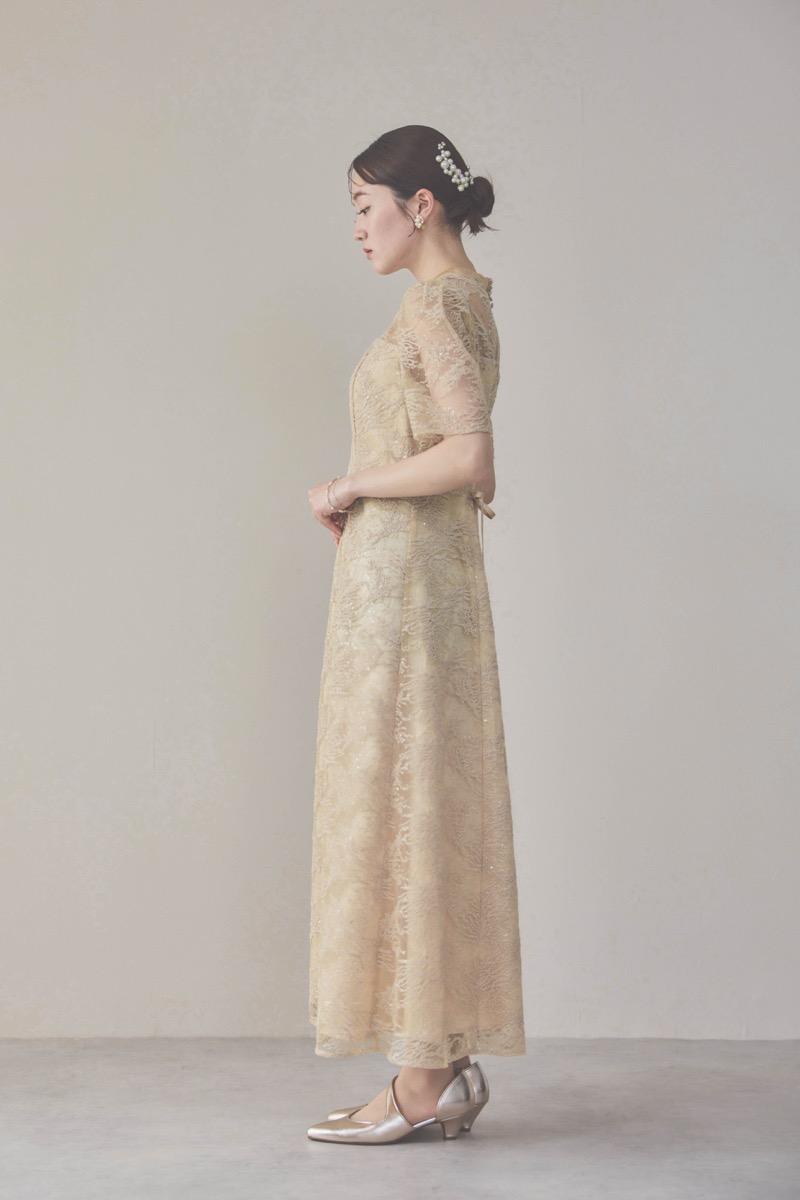 イエローのシャイニーエンブロイダリードレス