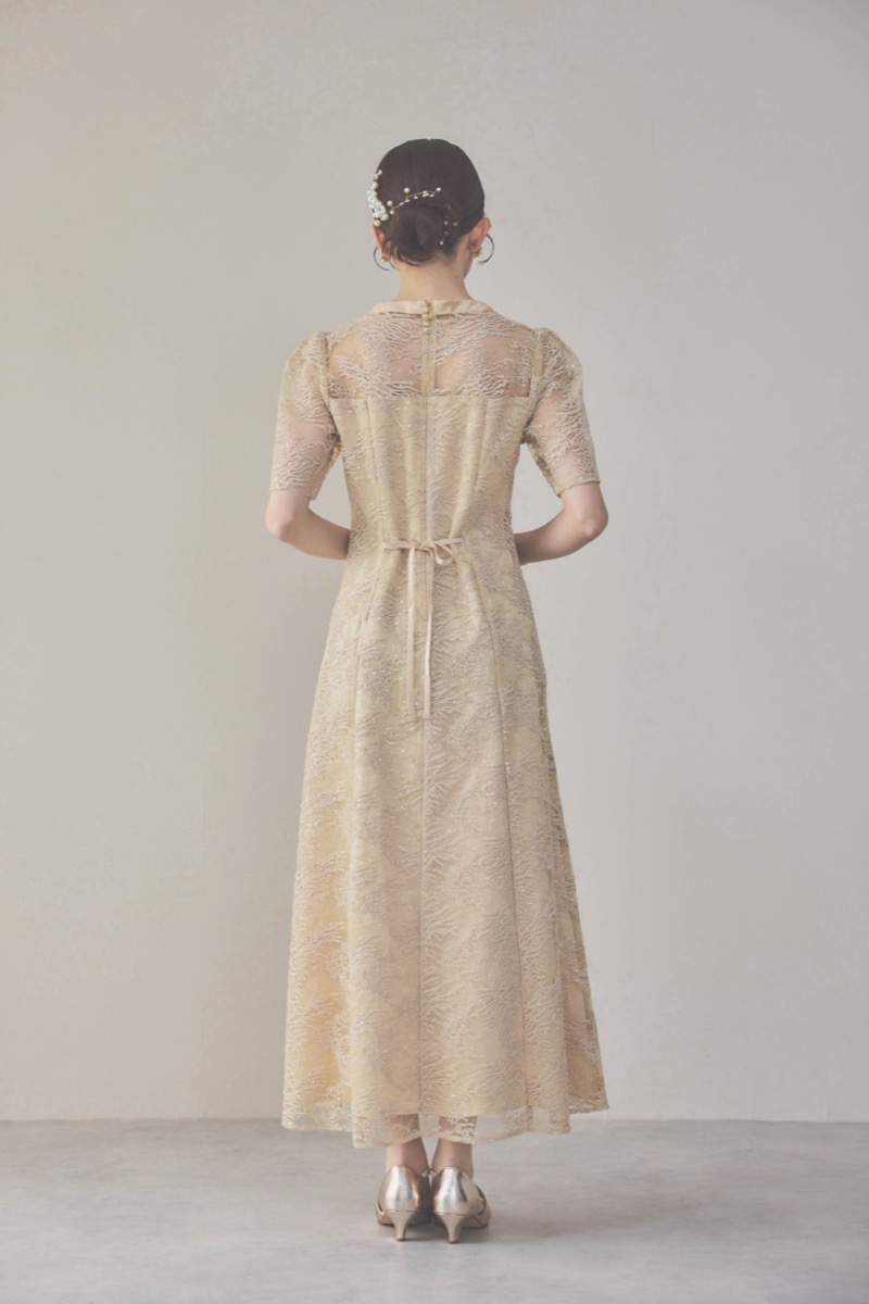 イエローのシャイニーエンブロイダリードレス