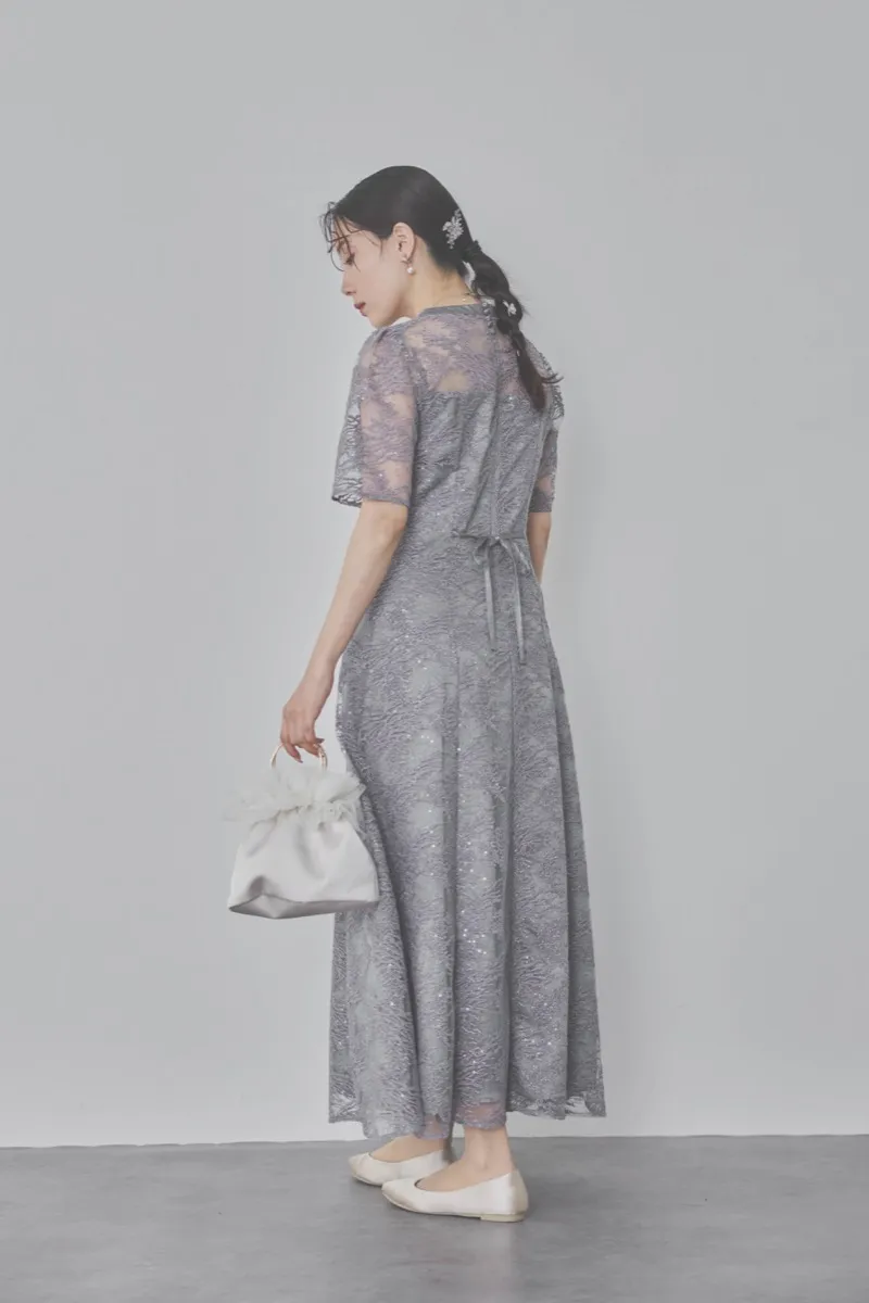 グレーのシャイニーエンブロイダリードレス