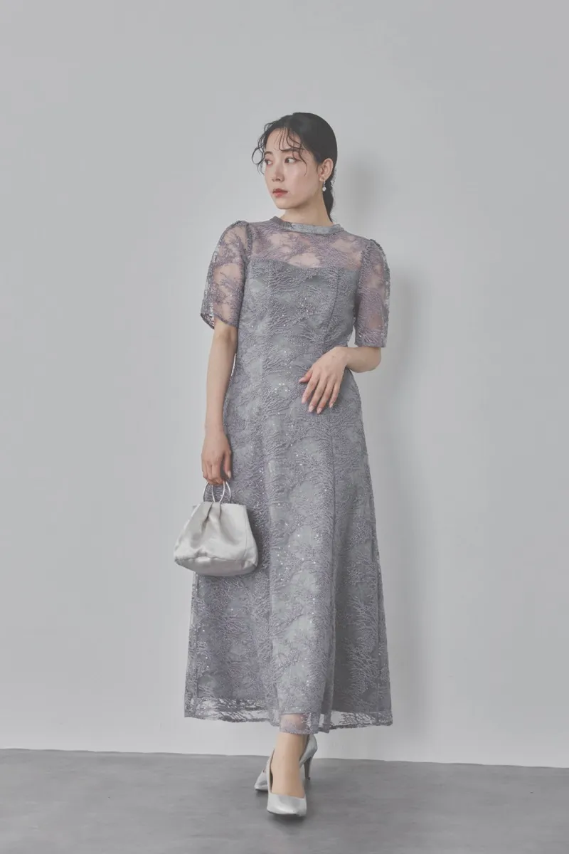 グレーのシャイニーエンブロイダリードレス