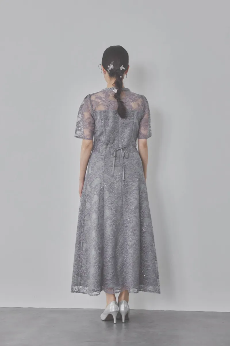 グレーのシャイニーエンブロイダリードレス