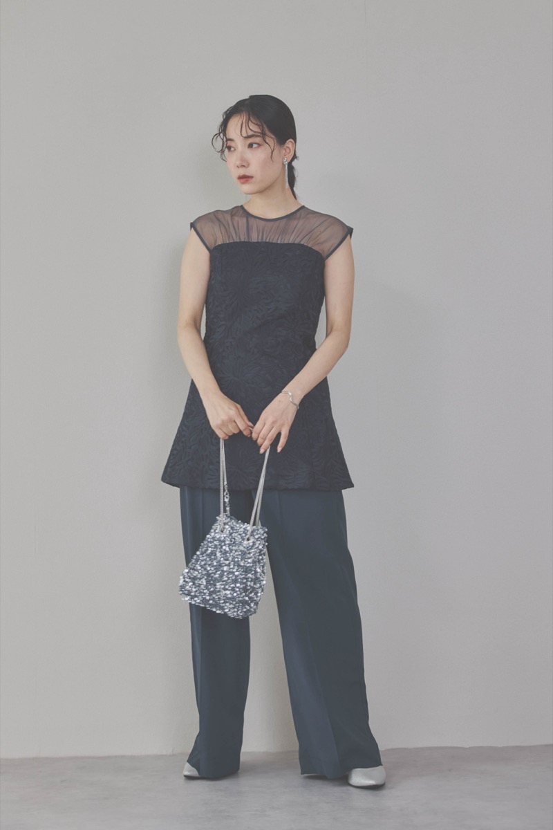 ネイビーのレースビスチェパンツドレス