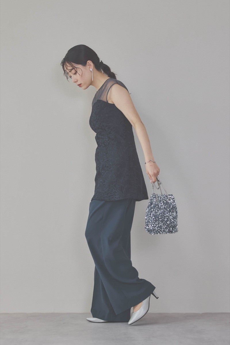 ネイビーのレースビスチェパンツドレス