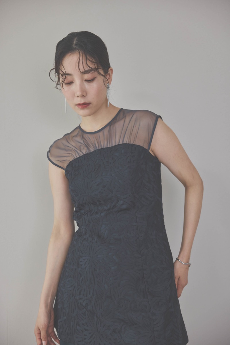 ネイビーのレースビスチェパンツドレス