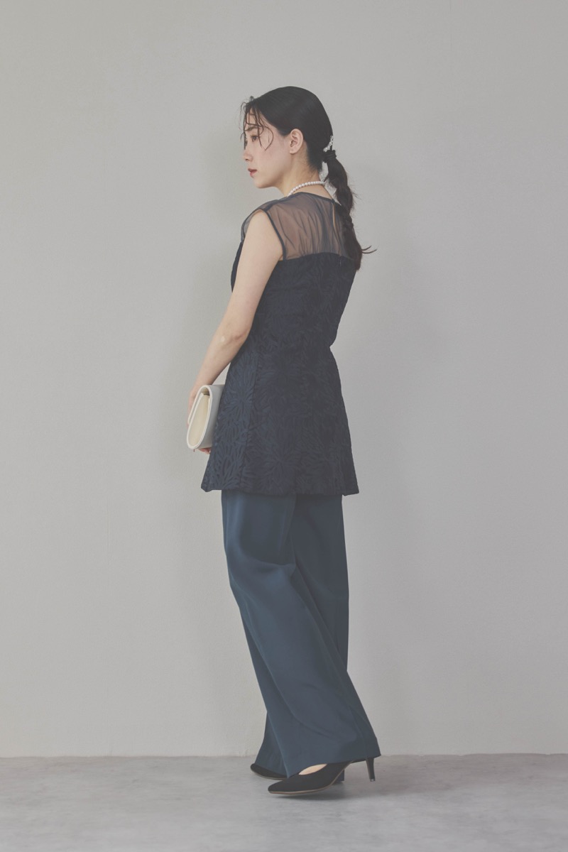 ネイビーのレースビスチェパンツドレス