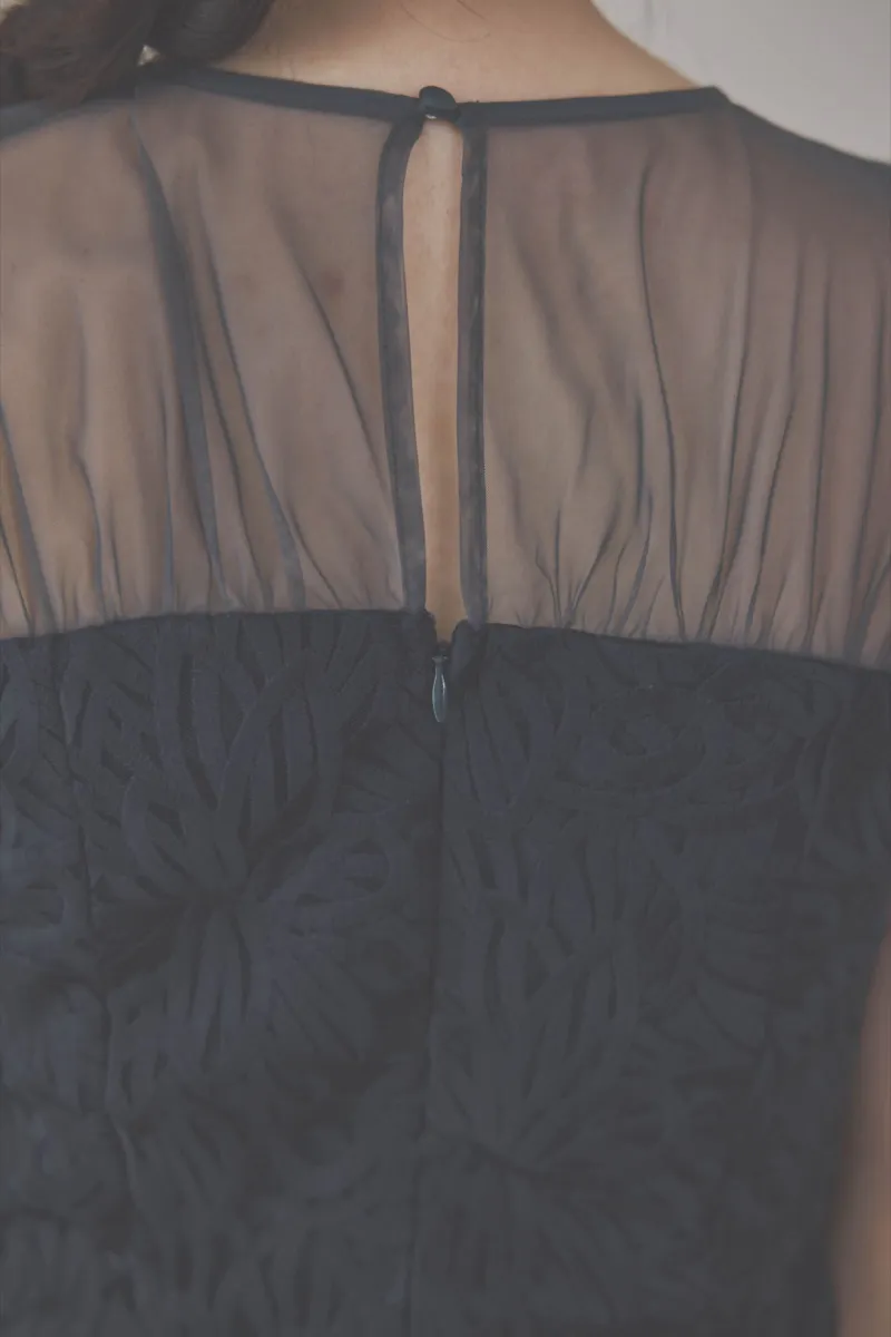 ネイビーのレースビスチェパンツドレス