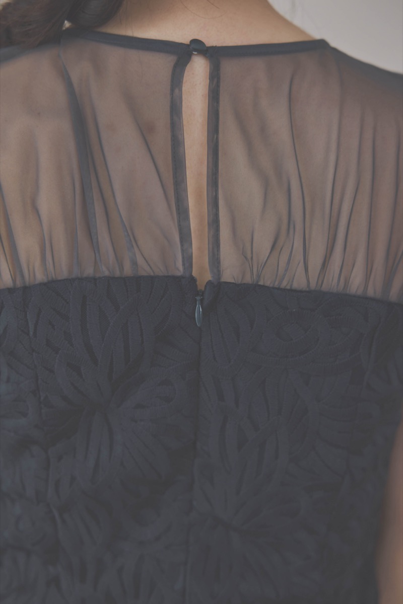 ネイビーのレースビスチェパンツドレス